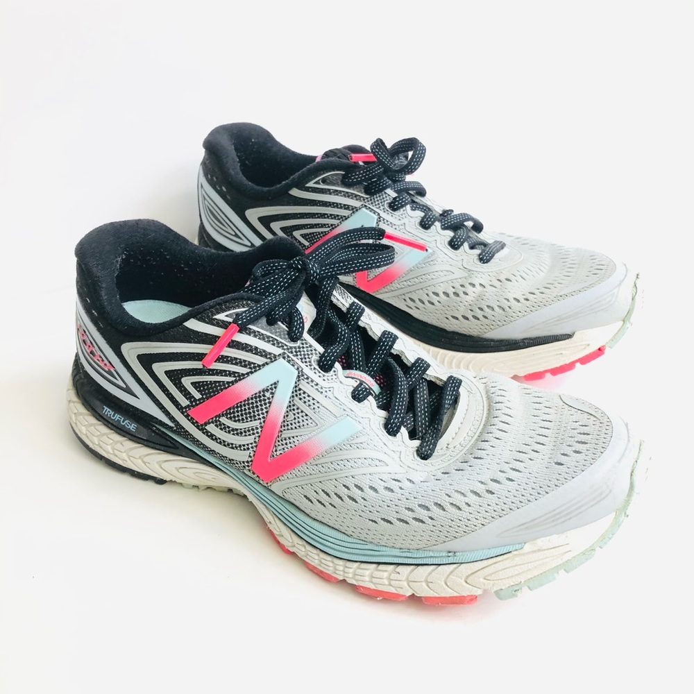 New Balance 880 V7 Women Athletic Size 7.5